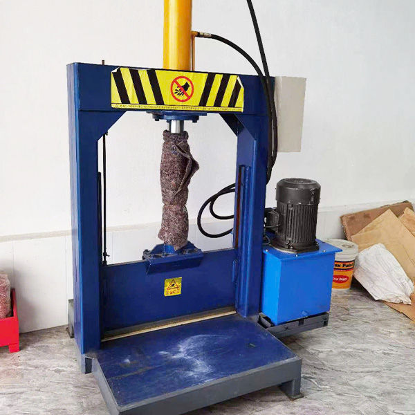 Máy cắt thủy lực